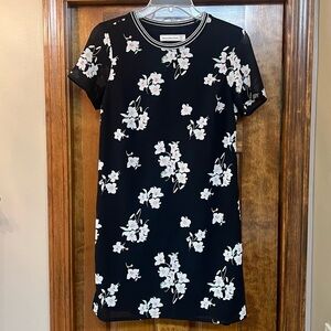 Abercrombie & Fitch Pullover T-Shirt Dress
Sz XS EUC Black Floral Overlay‎